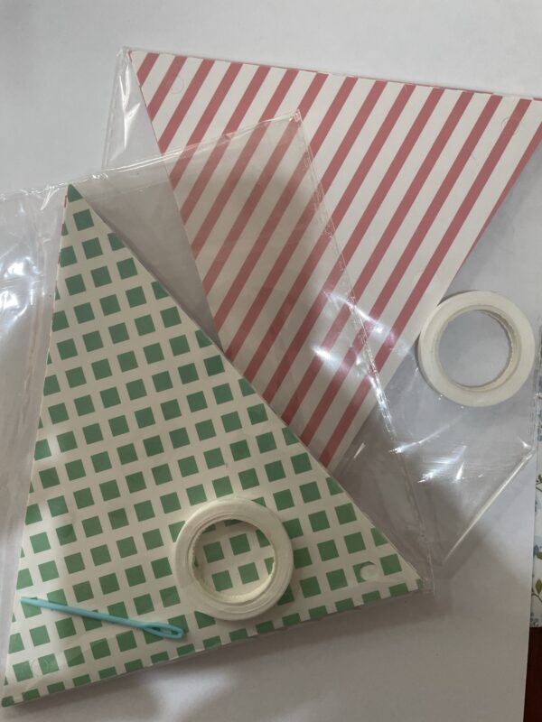 სამკუთხა ბანერი (მწვანე/წითელი)